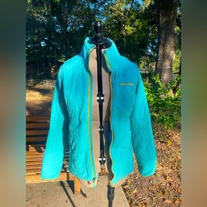 Women’s Patagonia Size Medium Puffer jacket, Color Teal with orange zippers